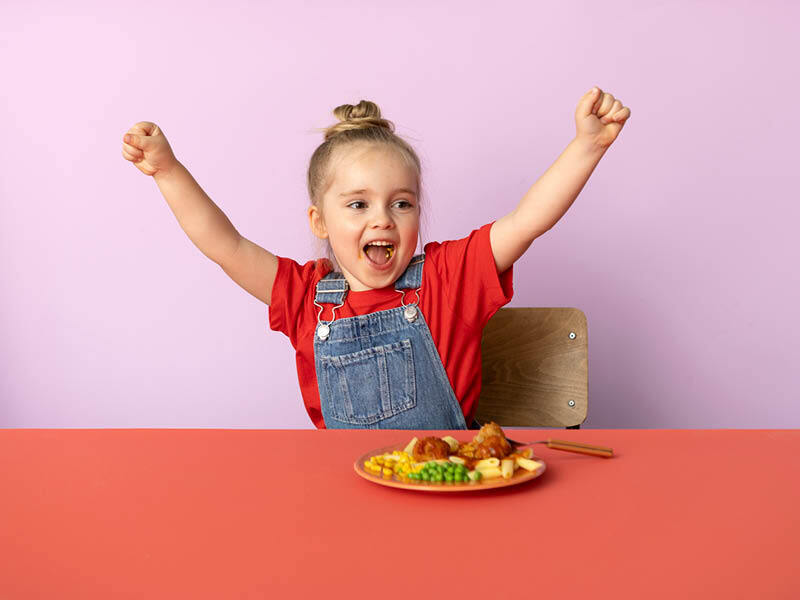 Child eating apetito food